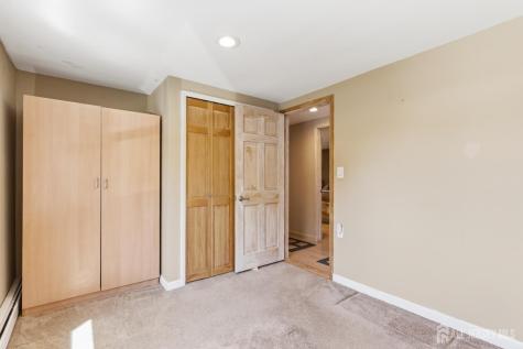 31 Pinetree Drive Sayreville NJ 08859