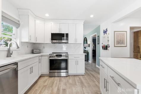 31 Pinetree Drive Sayreville NJ 08859