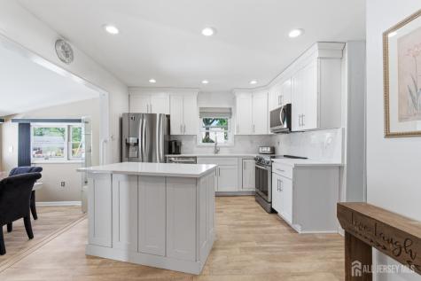 31 Pinetree Drive Sayreville NJ 08859