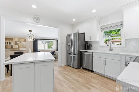 31 Pinetree Drive Sayreville NJ 08859