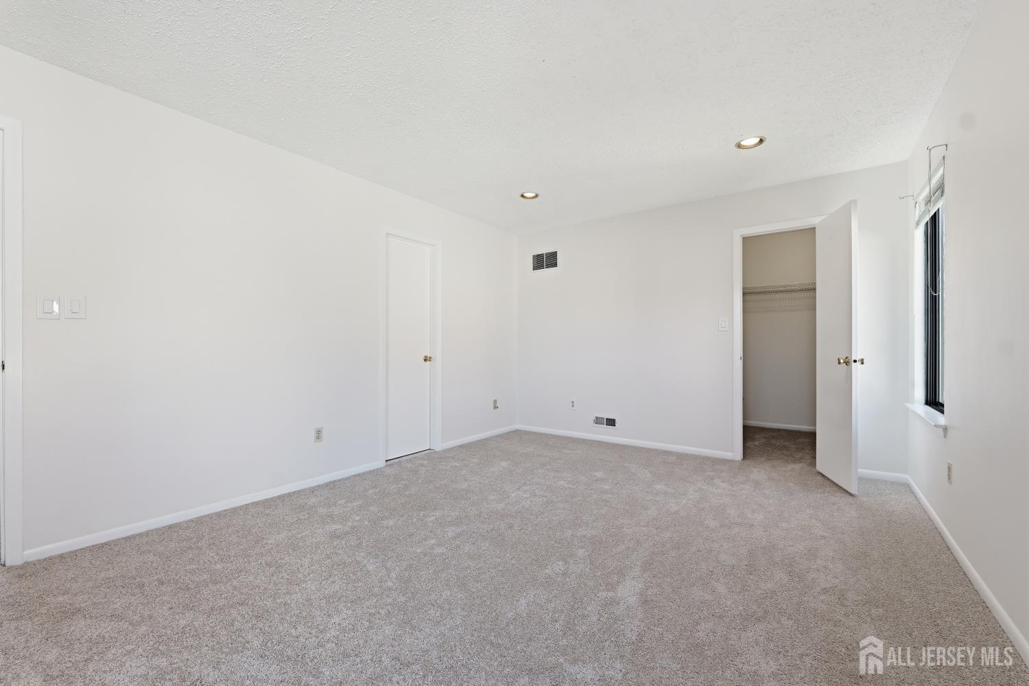 17 Park Gate Drive Edison NJ 08820