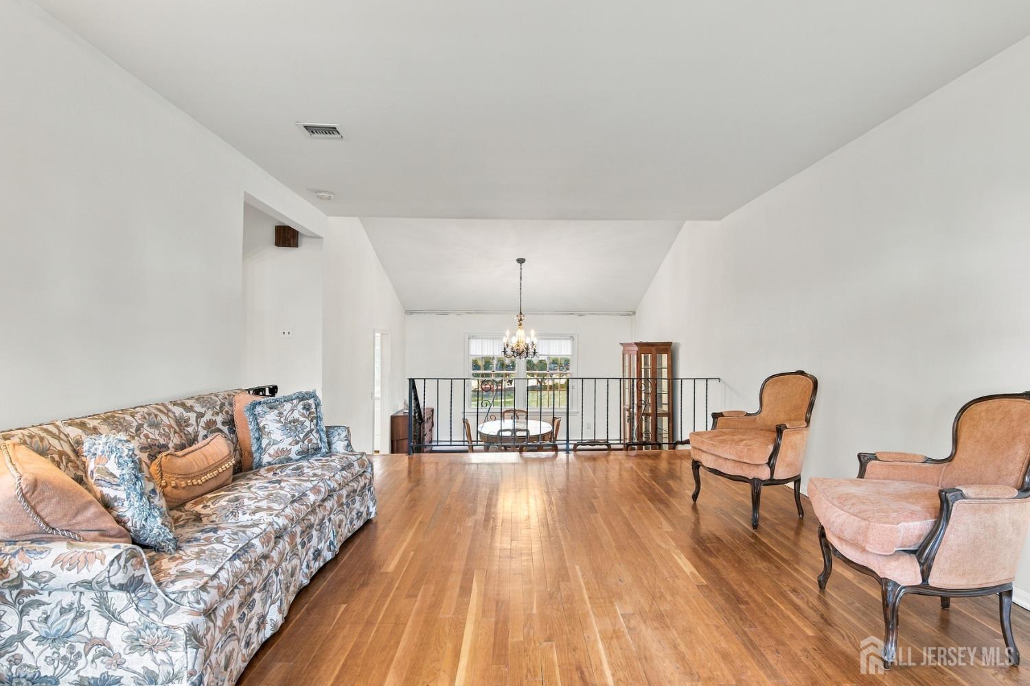 46 Lynnwood Road Edison NJ 08820