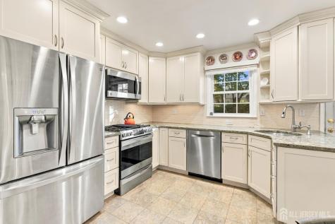46 Lynnwood Road Edison NJ 08820