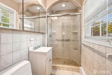46 Lynnwood Road Edison NJ 08820