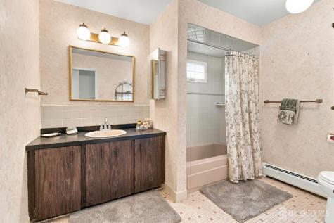 46 Lynnwood Road Edison NJ 08820