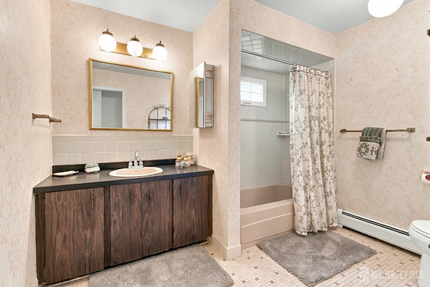 46 Lynnwood Road Edison NJ 08820
