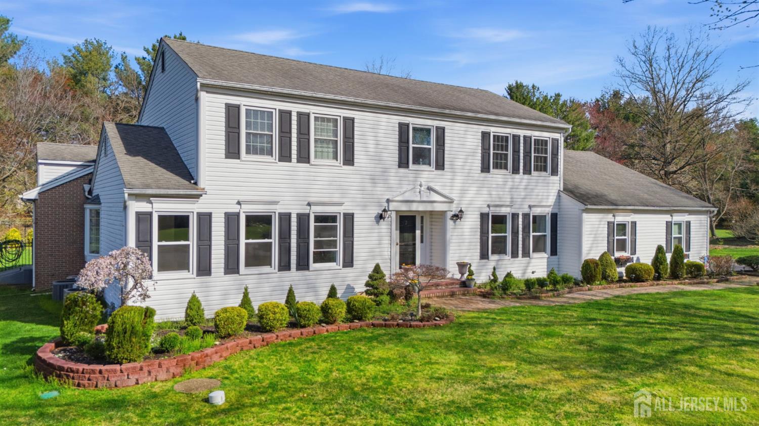 7 Monroe Place Cranbury NJ 08512