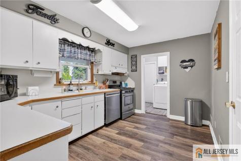256 Adirondack Avenue Spotswood NJ 08884