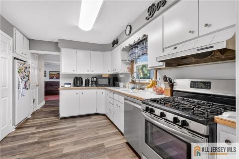 256 Adirondack Avenue Spotswood NJ 08884