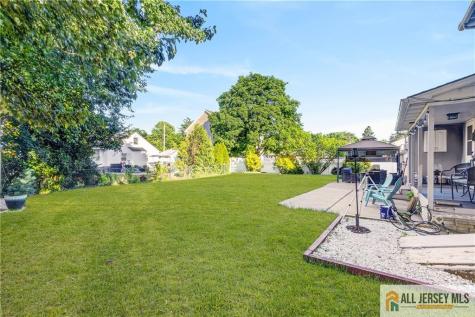 256 Adirondack Avenue Spotswood NJ 08884