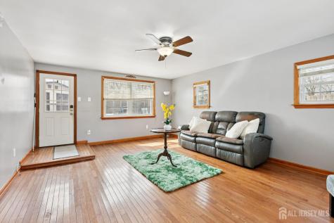 32 Glenville Road Edison NJ 08817
