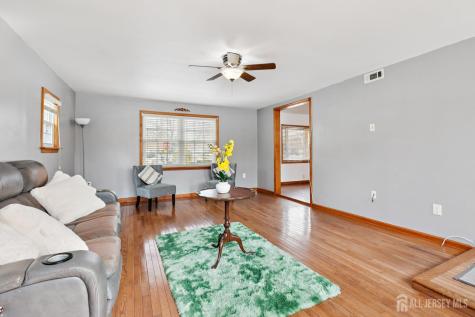 32 Glenville Road Edison NJ 08817