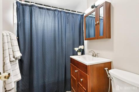 32 Glenville Road Edison NJ 08817