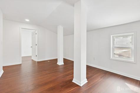 32 Glenville Road Edison NJ 08817
