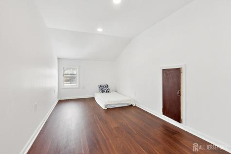 32 Glenville Road Edison NJ 08817
