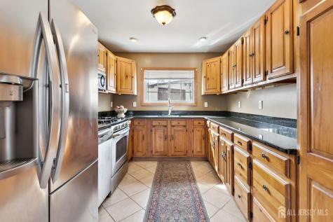 32 Glenville Road Edison NJ 08817