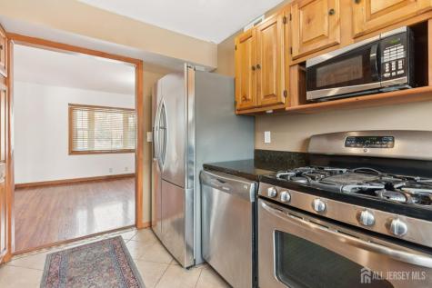 32 Glenville Road Edison NJ 08817