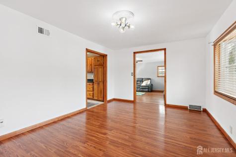 32 Glenville Road Edison NJ 08817