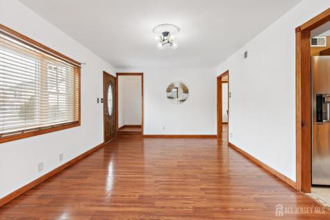 32 Glenville Road Edison NJ 08817