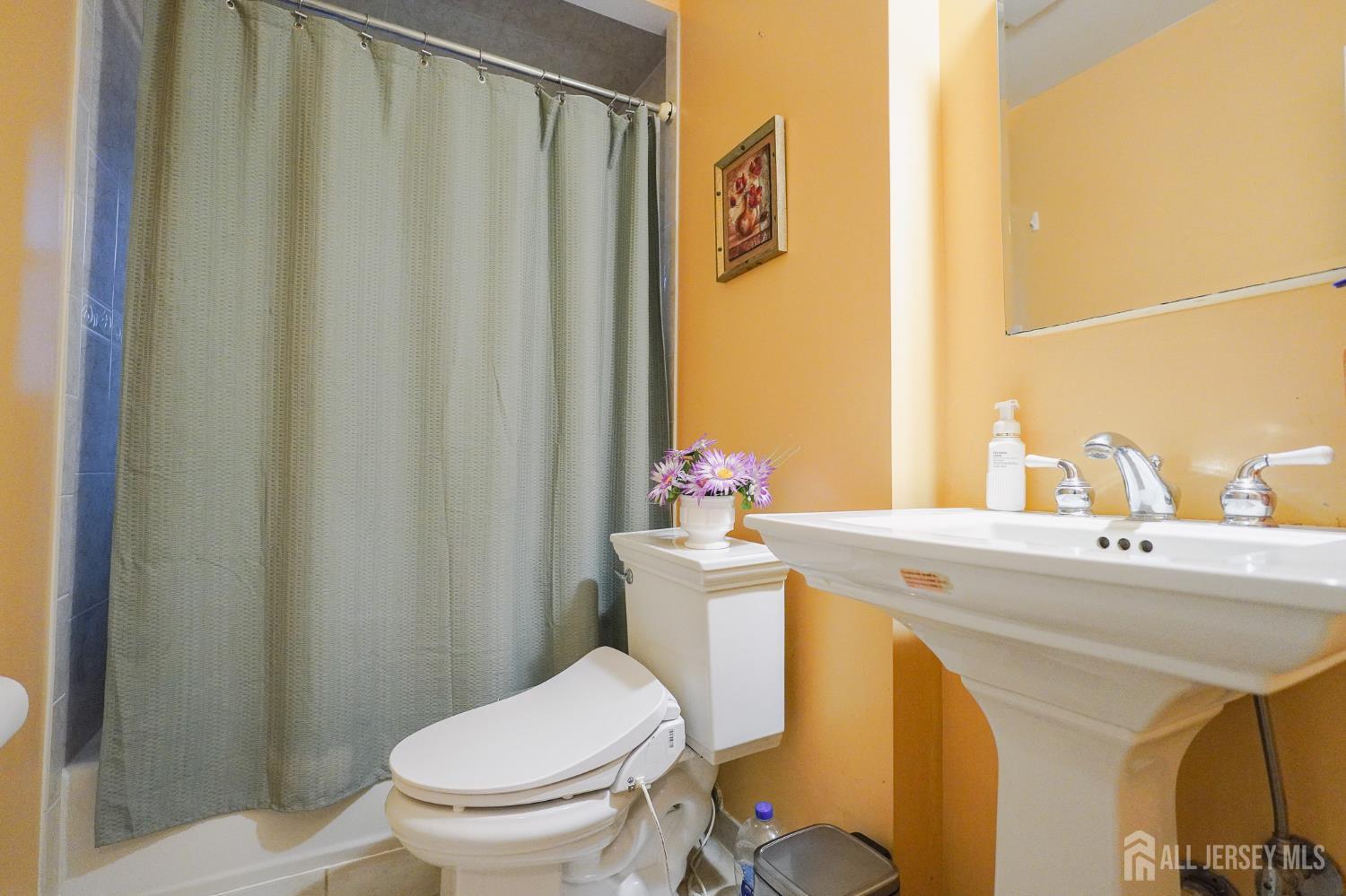3 E Charles Court Edison NJ 08820