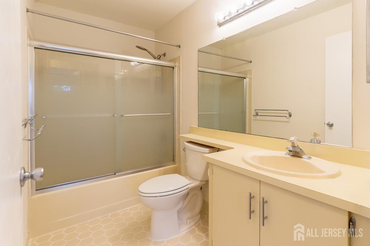372 Lancaster Court Piscataway NJ 08854