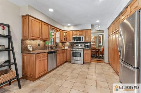 4 Van Loan Avenue Sayreville NJ 08872