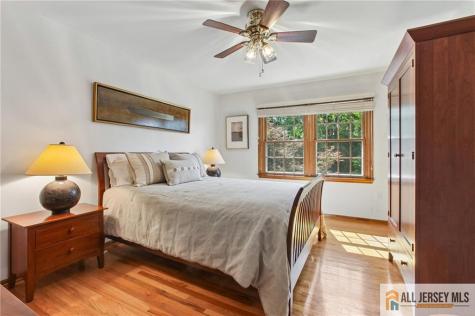 4 Van Loan Avenue Sayreville NJ 08872