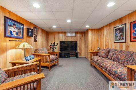 4 Van Loan Avenue Sayreville NJ 08872