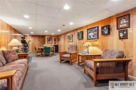 4 Van Loan Avenue Sayreville NJ 08872