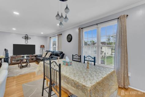 6 Ives Court Monroe NJ 08831