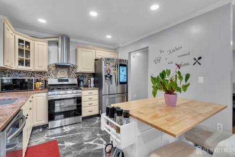 6 Ives Court Monroe NJ 08831