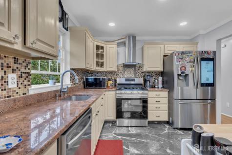 6 Ives Court Monroe NJ 08831