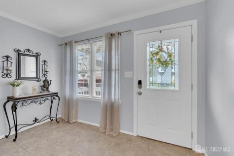 6 Ives Court Monroe NJ 08831