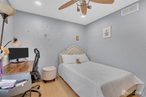6 Ives Court Monroe NJ 08831