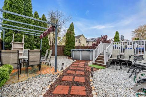 6 Ives Court Monroe NJ 08831