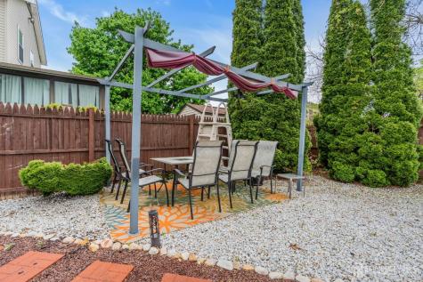 6 Ives Court Monroe NJ 08831
