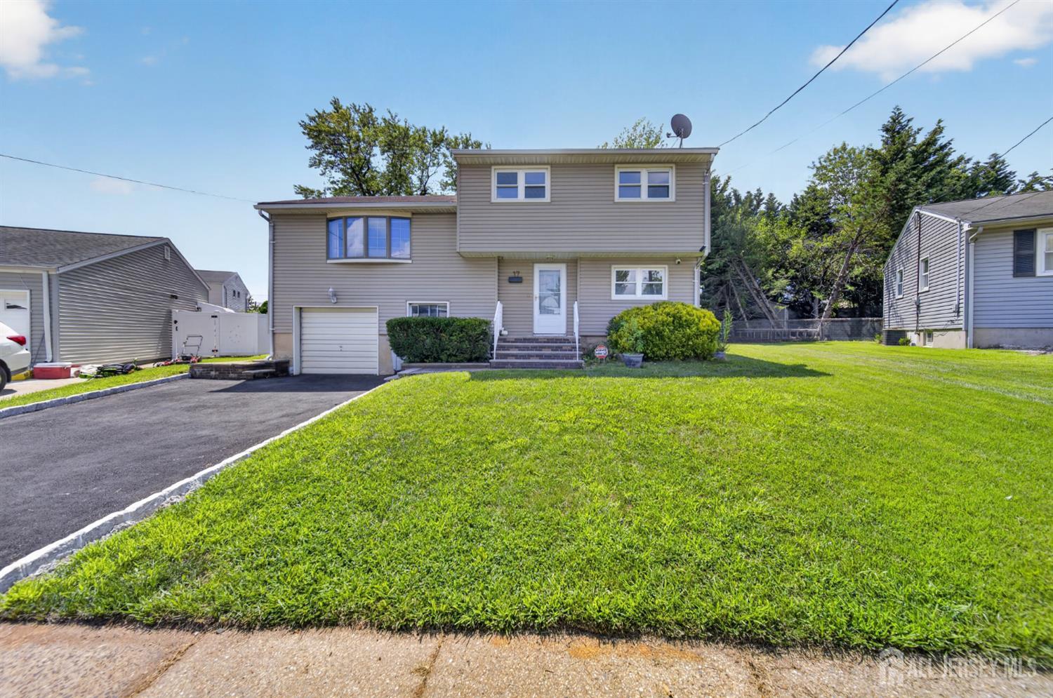 17 Wedgewood Drive Carteret NJ 07008