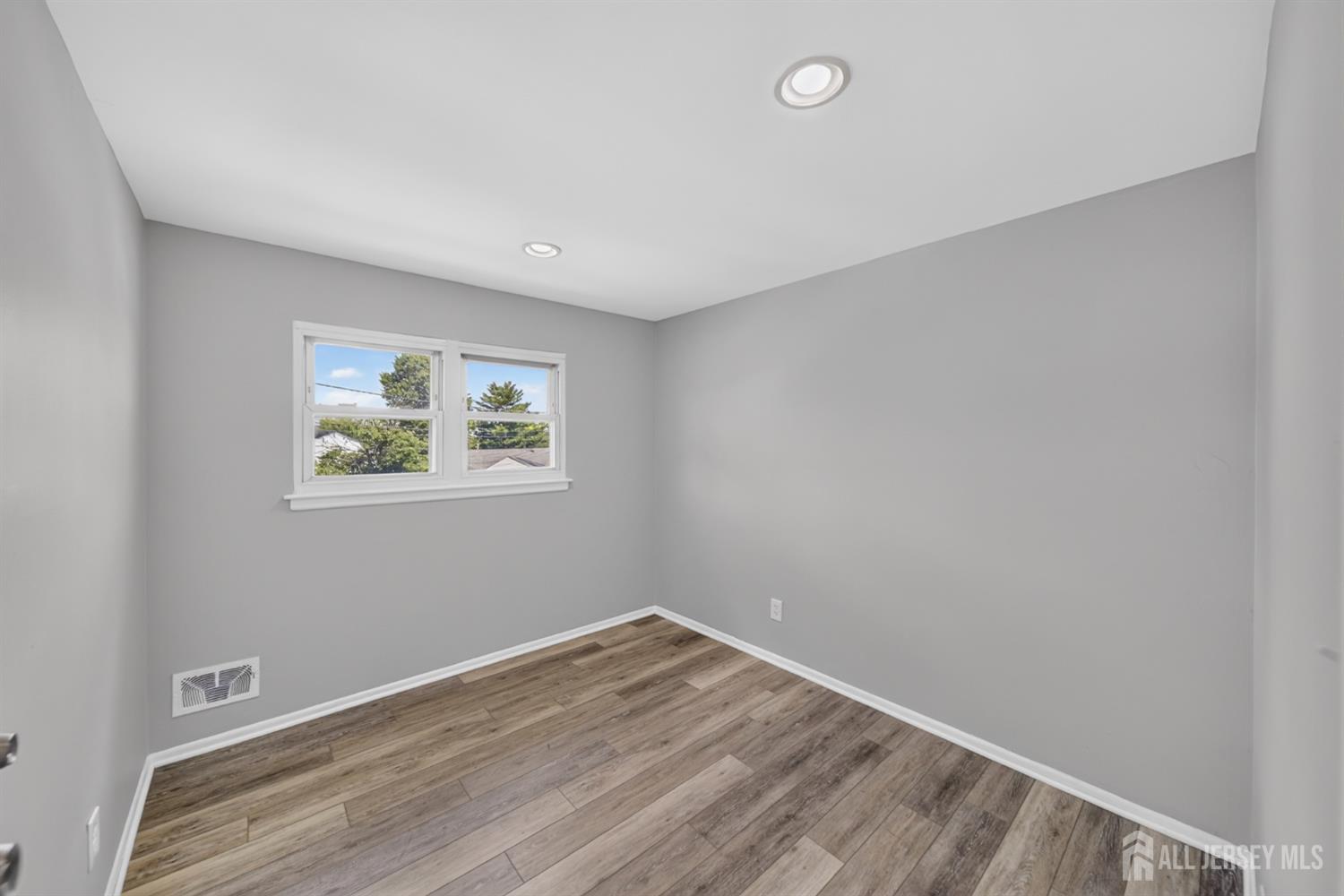 17 Wedgewood Drive Carteret NJ 07008