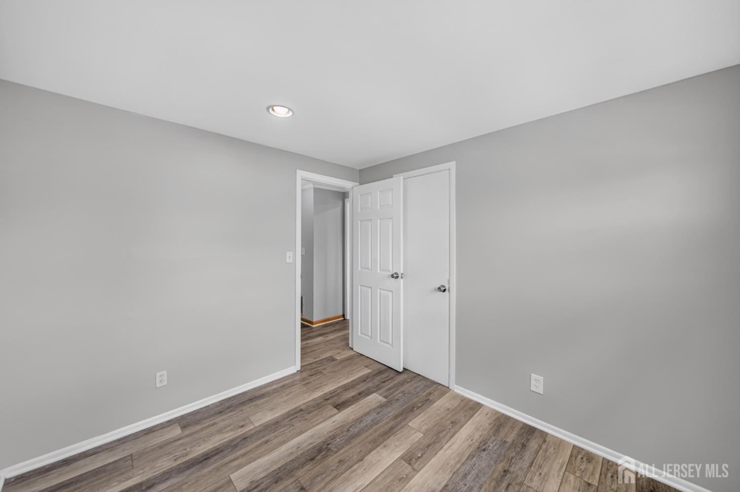 17 Wedgewood Drive Carteret NJ 07008