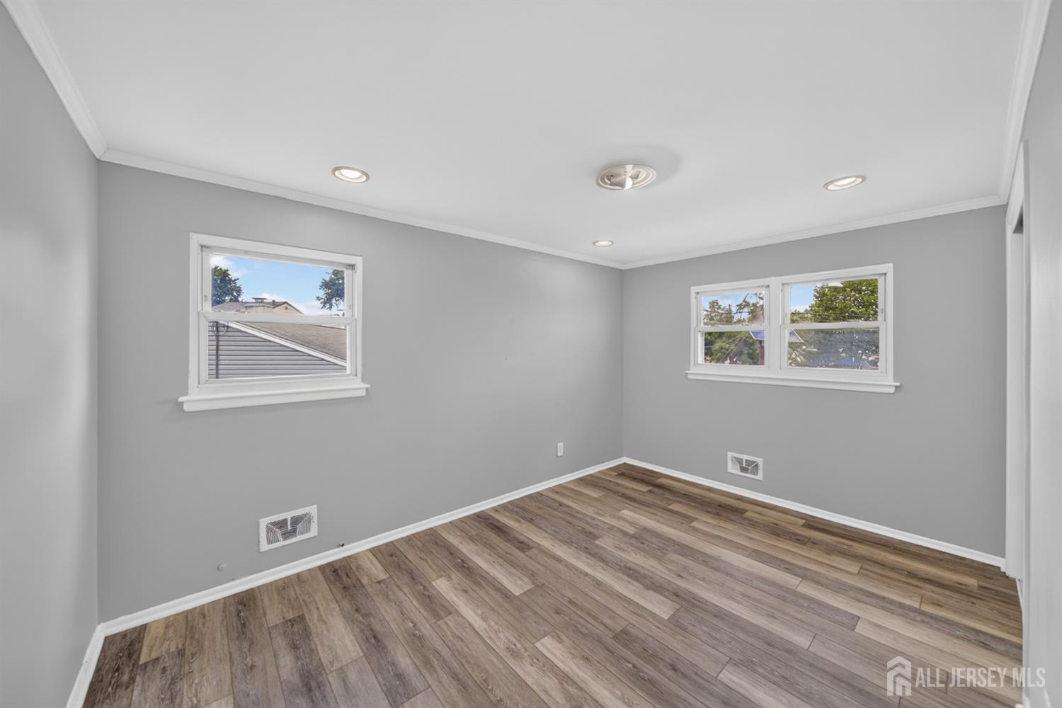 17 Wedgewood Drive Carteret NJ 07008