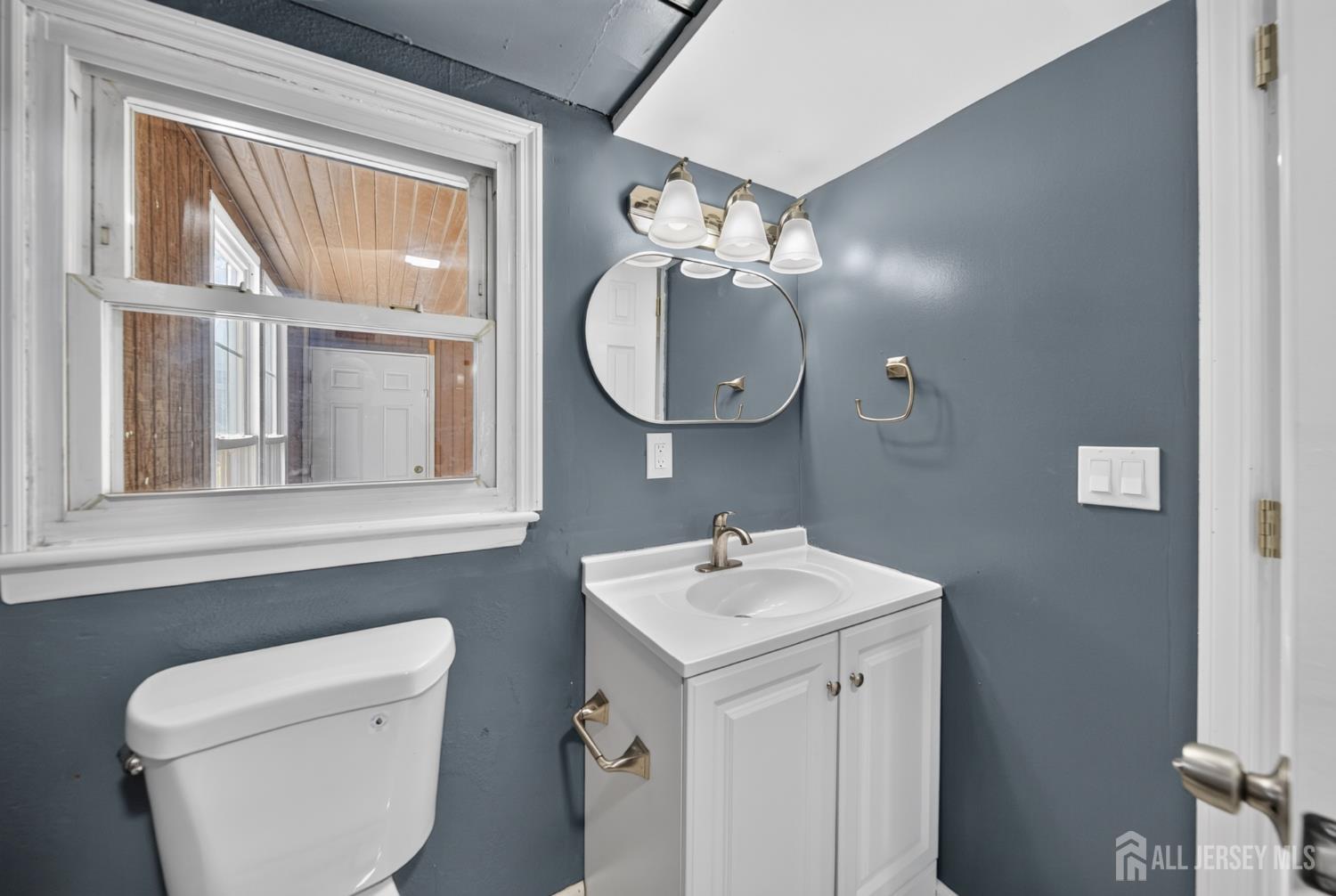 17 Wedgewood Drive Carteret NJ 07008