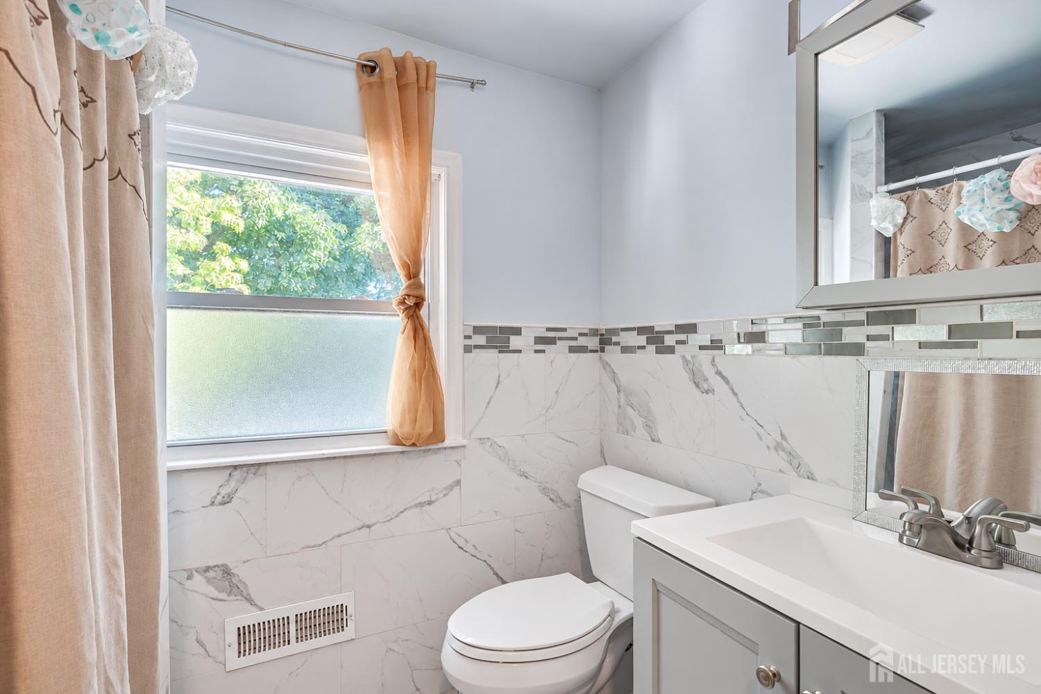 18 Union Place Irvington NJ 07111