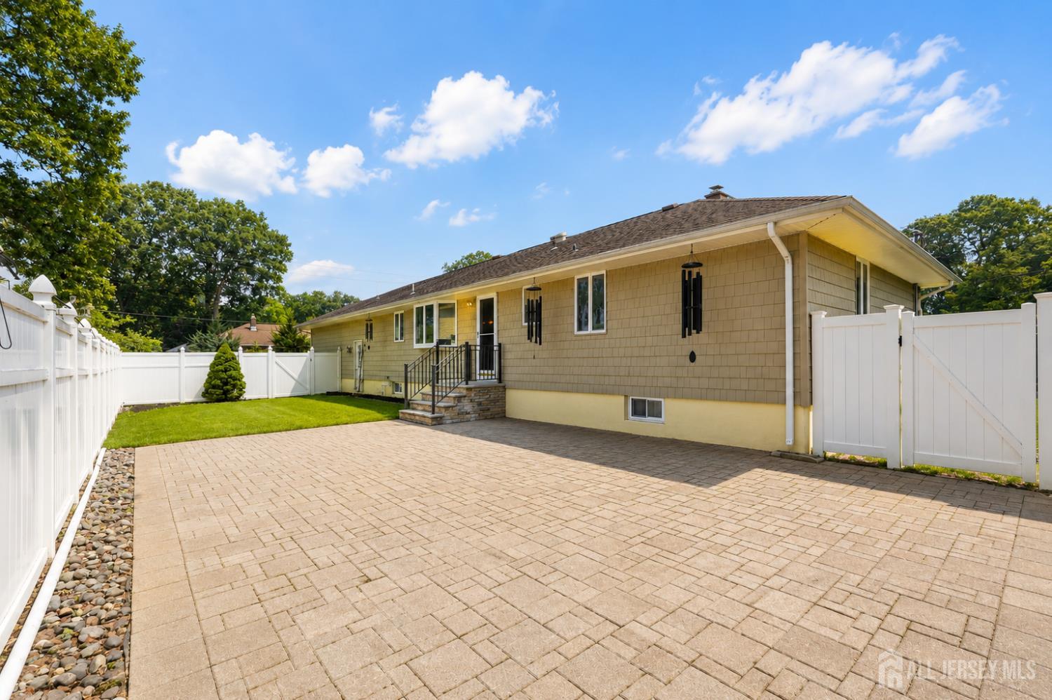 16 Ivy Place Monroe NJ 08831