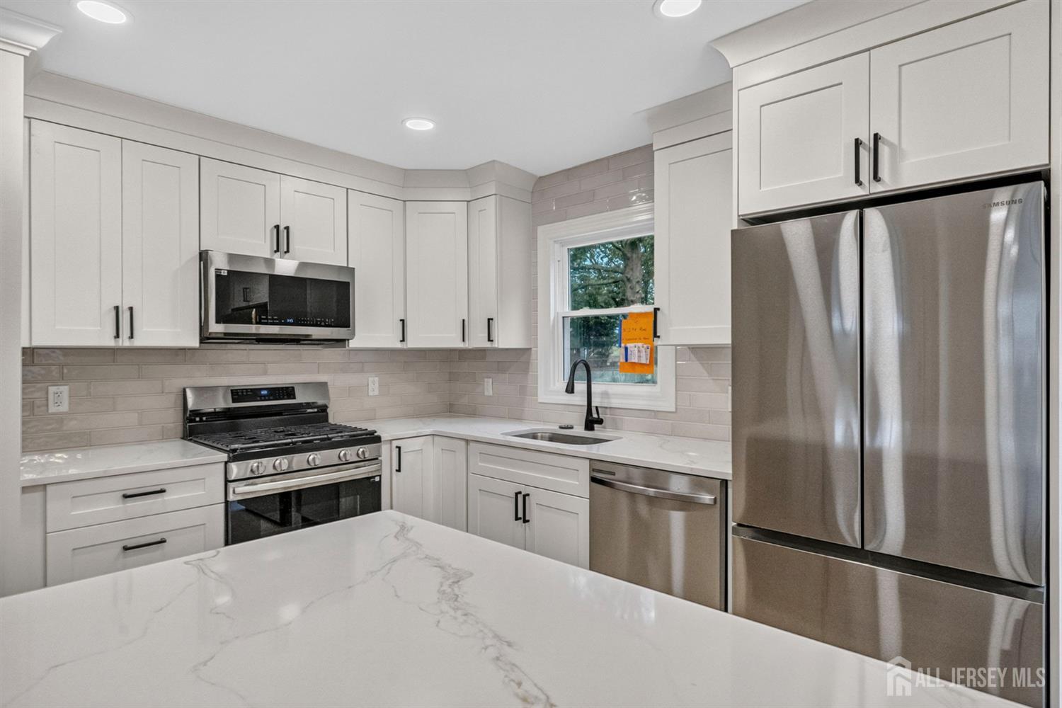 34 Larchmont Road Edison NJ 08837