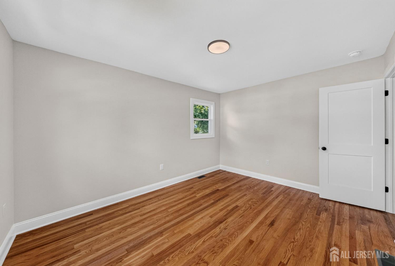 34 Larchmont Road Edison NJ 08837