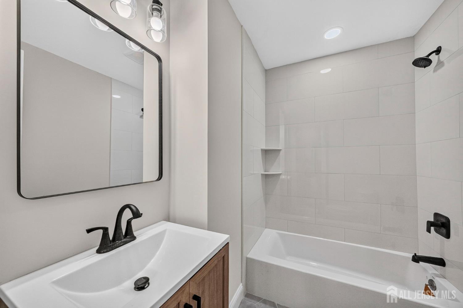 34 Larchmont Road Edison NJ 08837