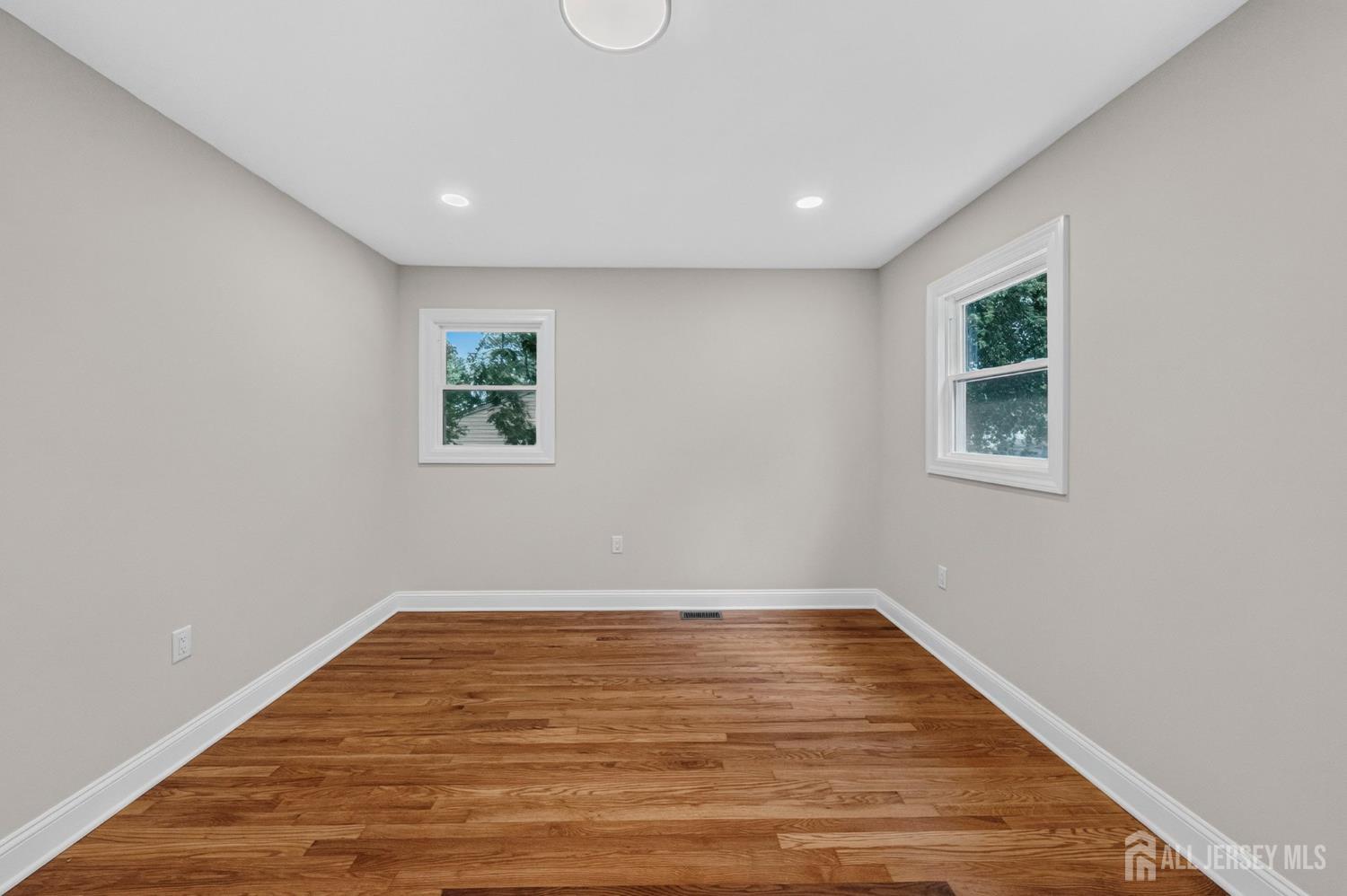 34 Larchmont Road Edison NJ 08837