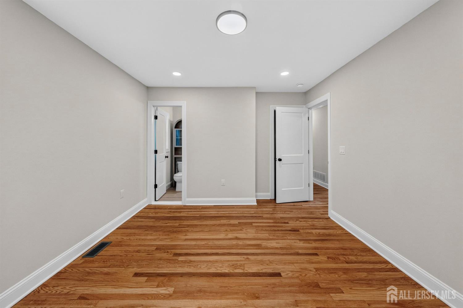 34 Larchmont Road Edison NJ 08837