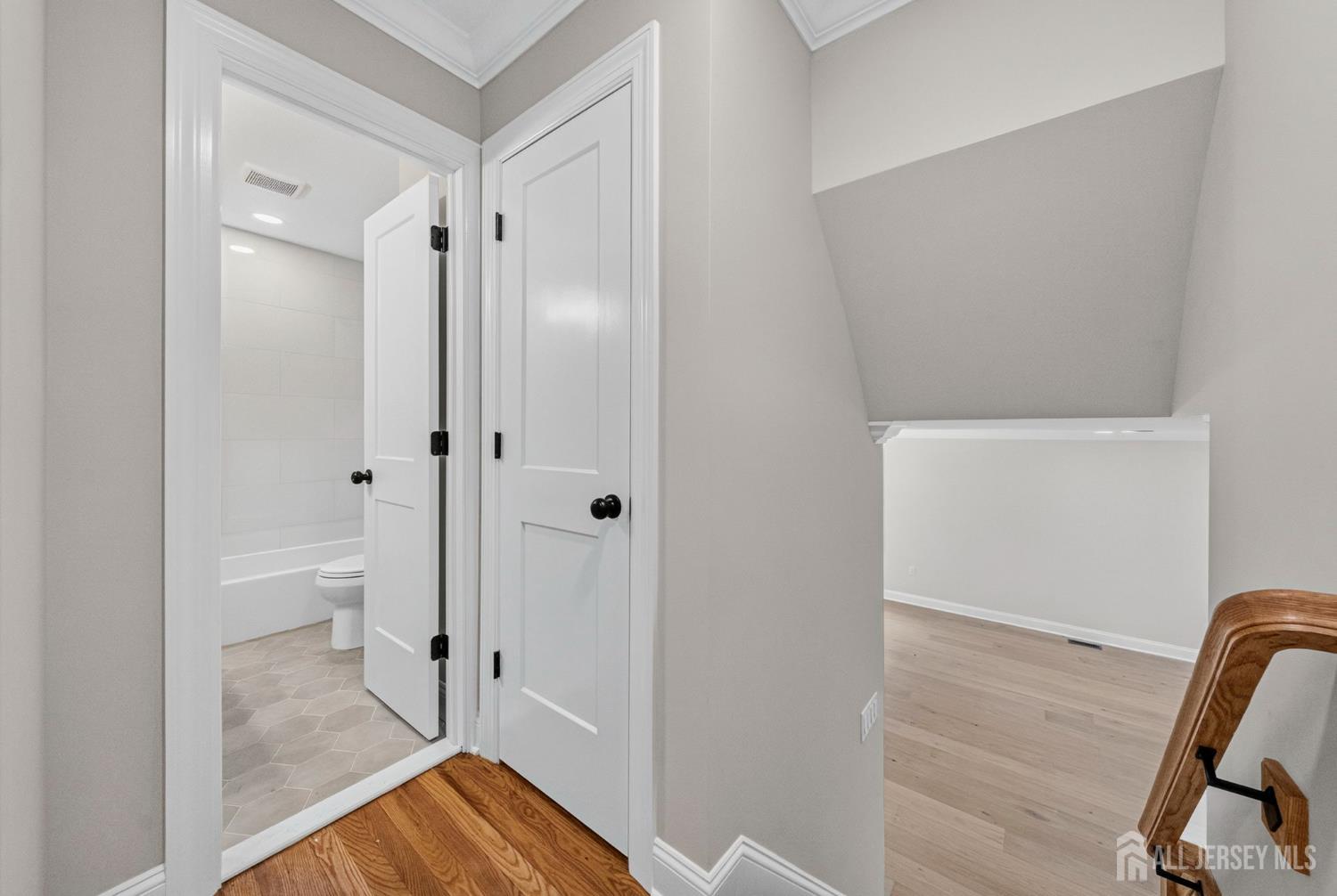 34 Larchmont Road Edison NJ 08837