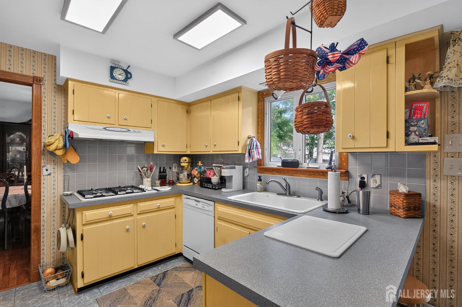 4 Windsor Road Howell NJ 07731